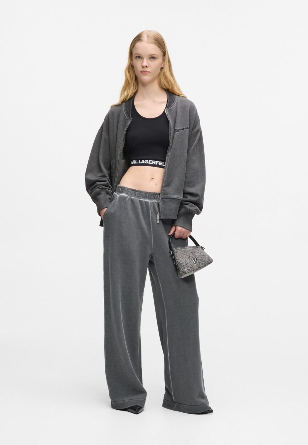 332e5b0f369e4f59bffabb68663793a7