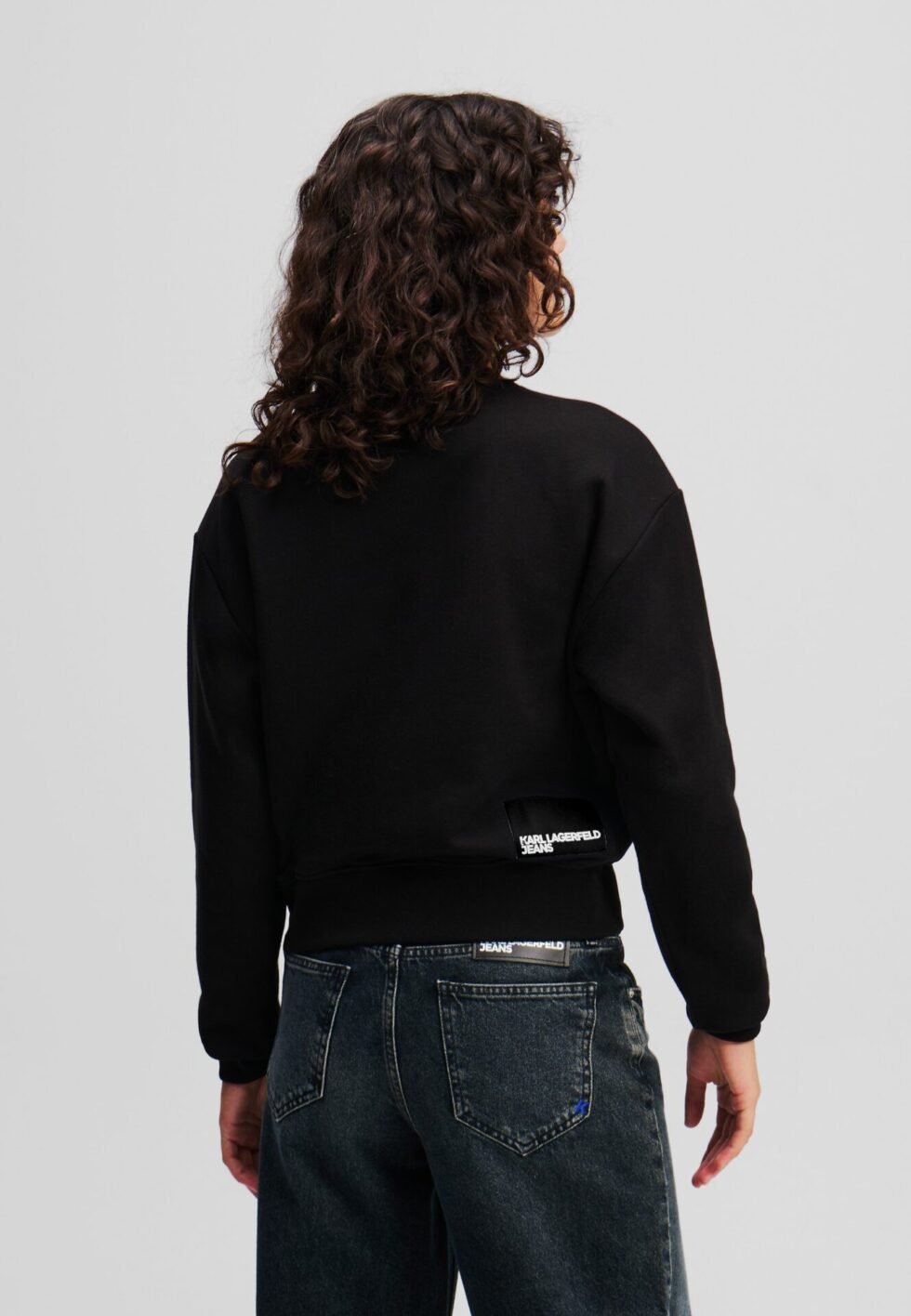 Ab8b141b0bd44d61a7f2f30b429c56bd 4