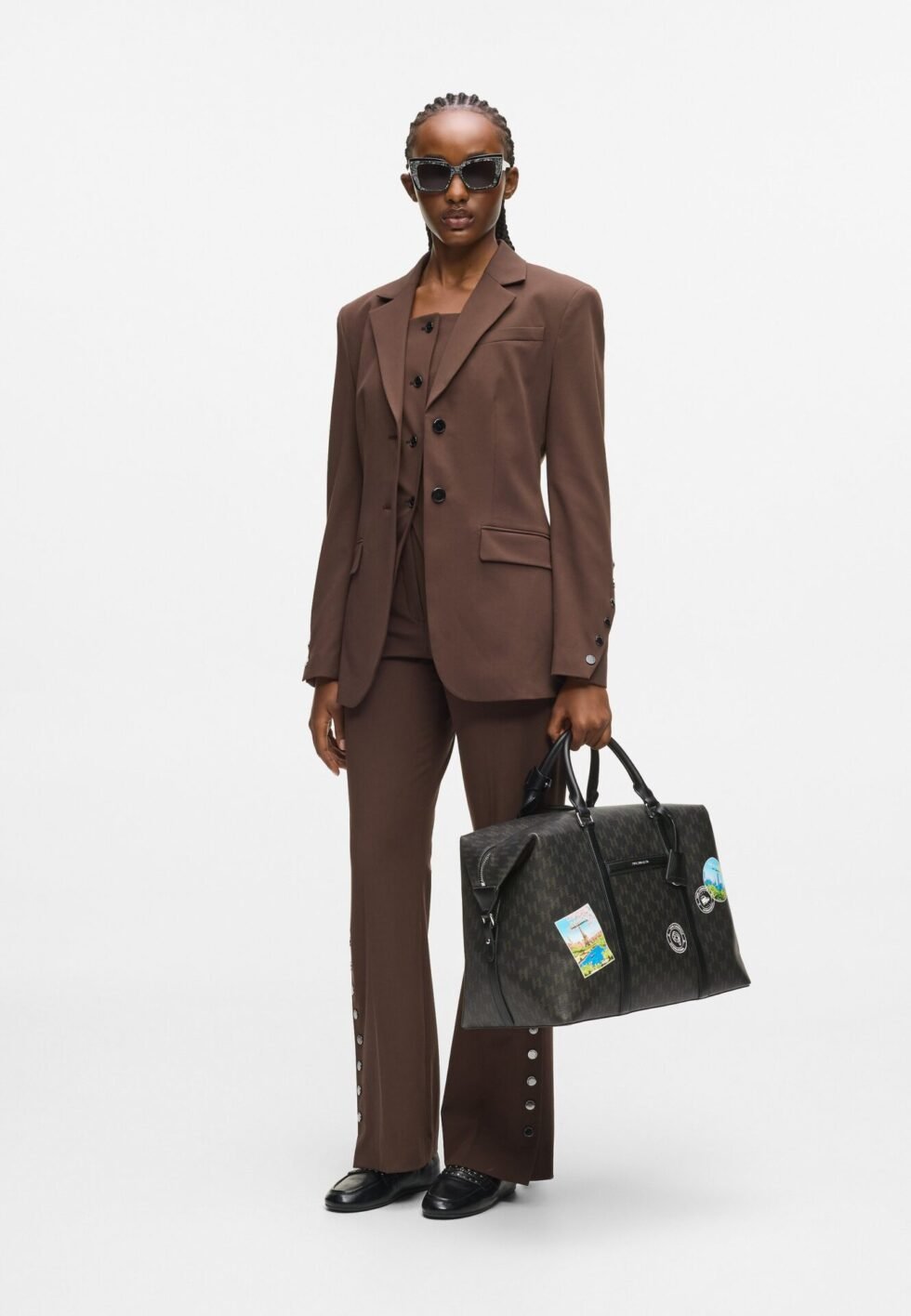 D332a42db9144ffd857f632bbc87f59e 1